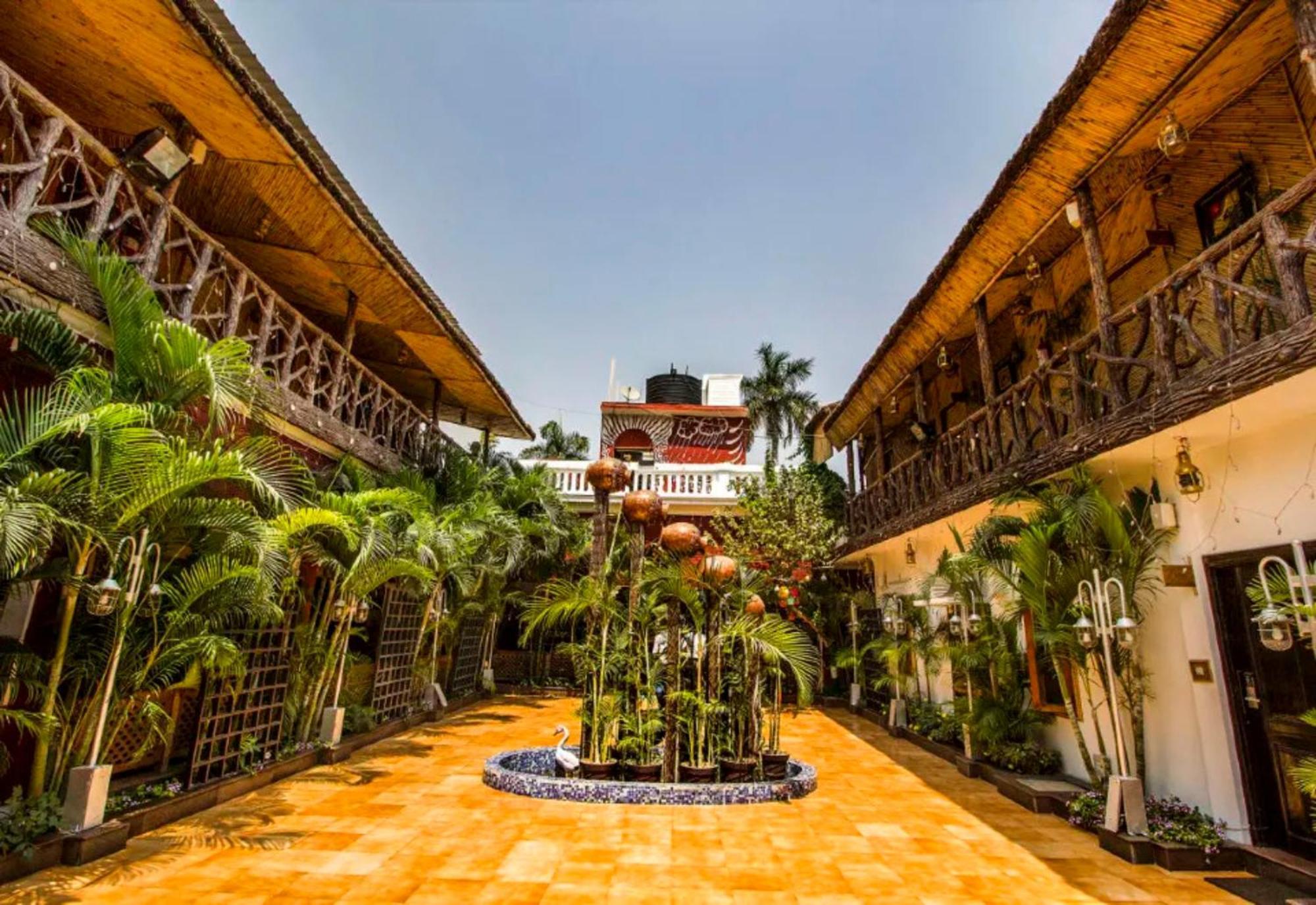 Heritage Hotel ラクナウ エクステリア 写真