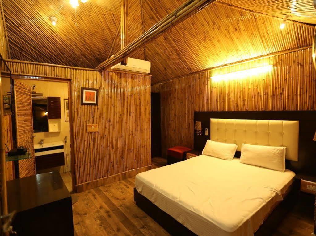 Heritage Hotel ラクナウ エクステリア 写真