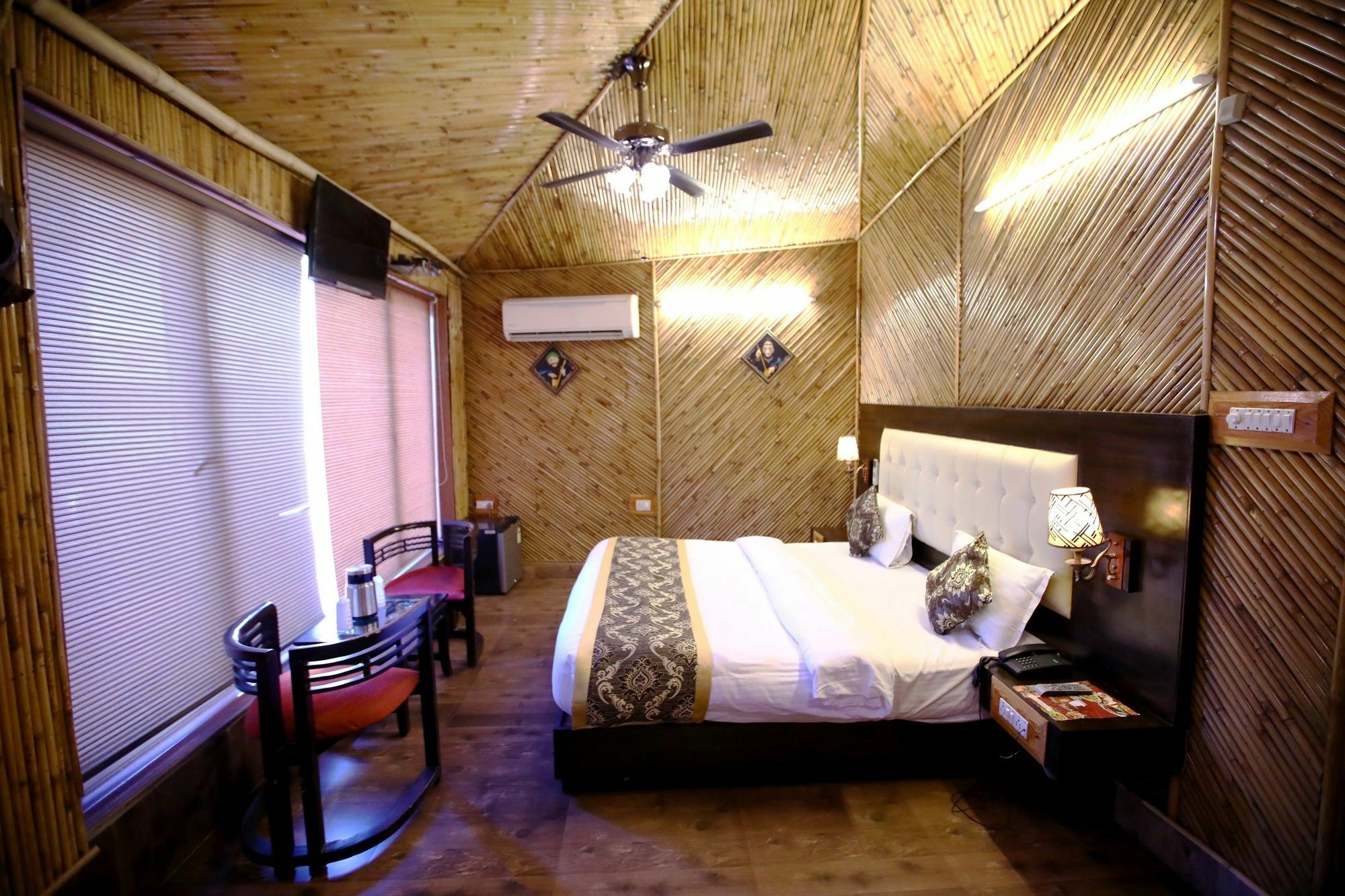 Heritage Hotel ラクナウ エクステリア 写真