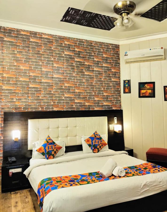Heritage Hotel ラクナウ エクステリア 写真