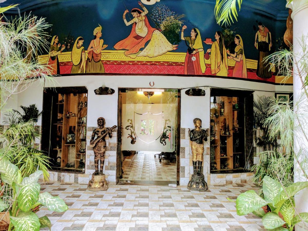 Heritage Hotel ラクナウ エクステリア 写真