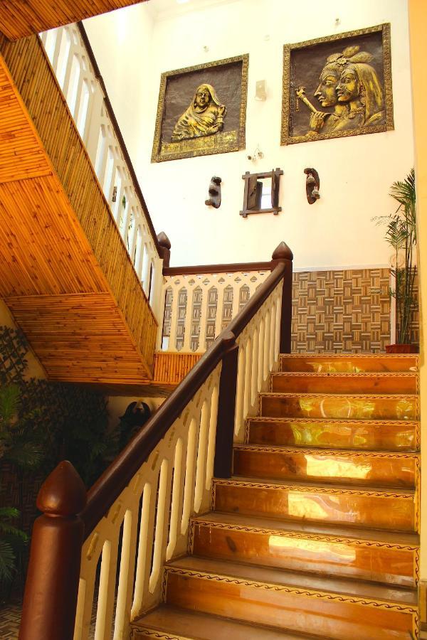 Heritage Hotel ラクナウ エクステリア 写真